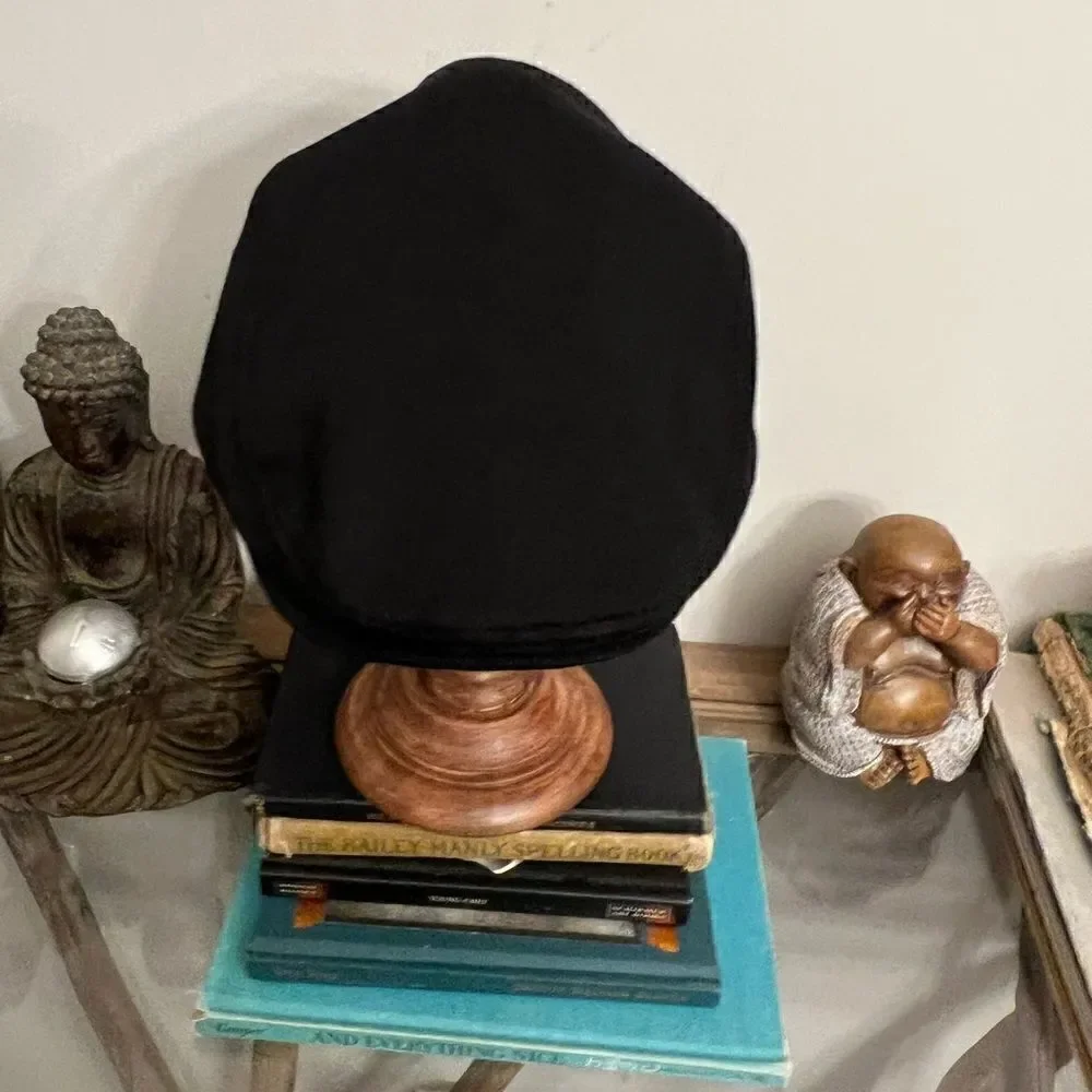 Men’s Black cotton driving cap.